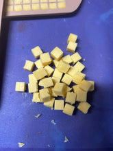 Cargar imagen en el visor de la galería, 100% Pure Beeswax Melting Squares
