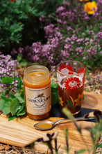 Cargar imagen en el visor de la galería, Miel cruda de Pensilvania, 1 libra.
